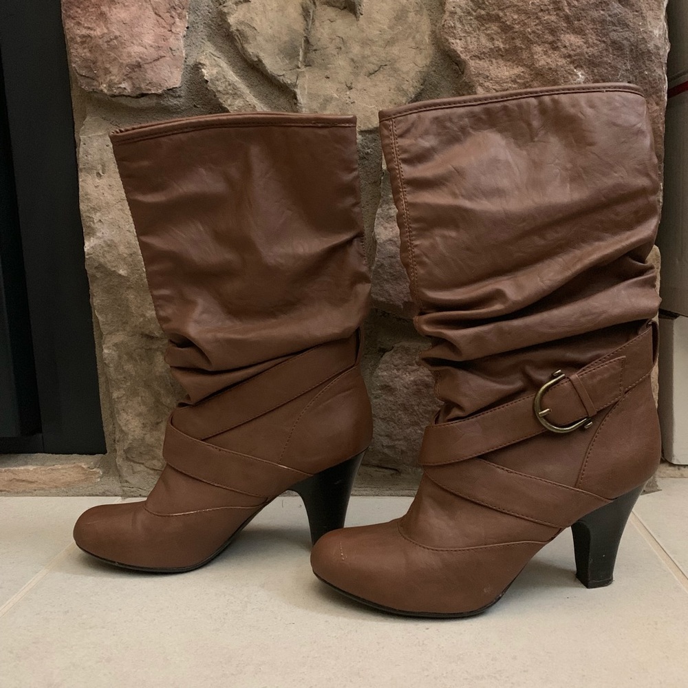 Brown boots 7.5 ON HOLD